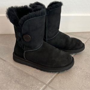 UGG Australia Bailey Button Boots Black
Women’s Size 6